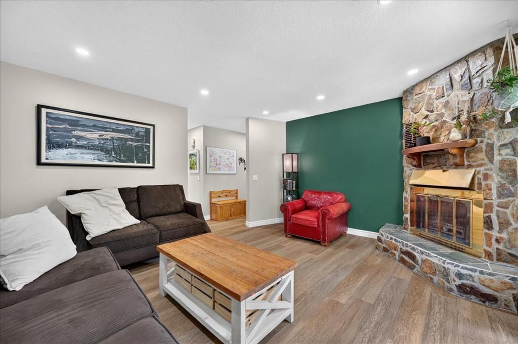 57 Beacham Way NW, Calgary — photo 5 of 38