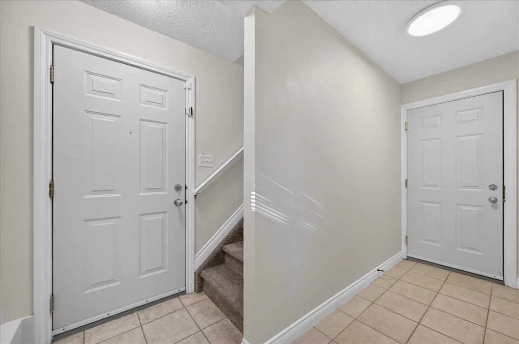 86 Cedarwood Lane SW, Calgary — photo 2 of 24