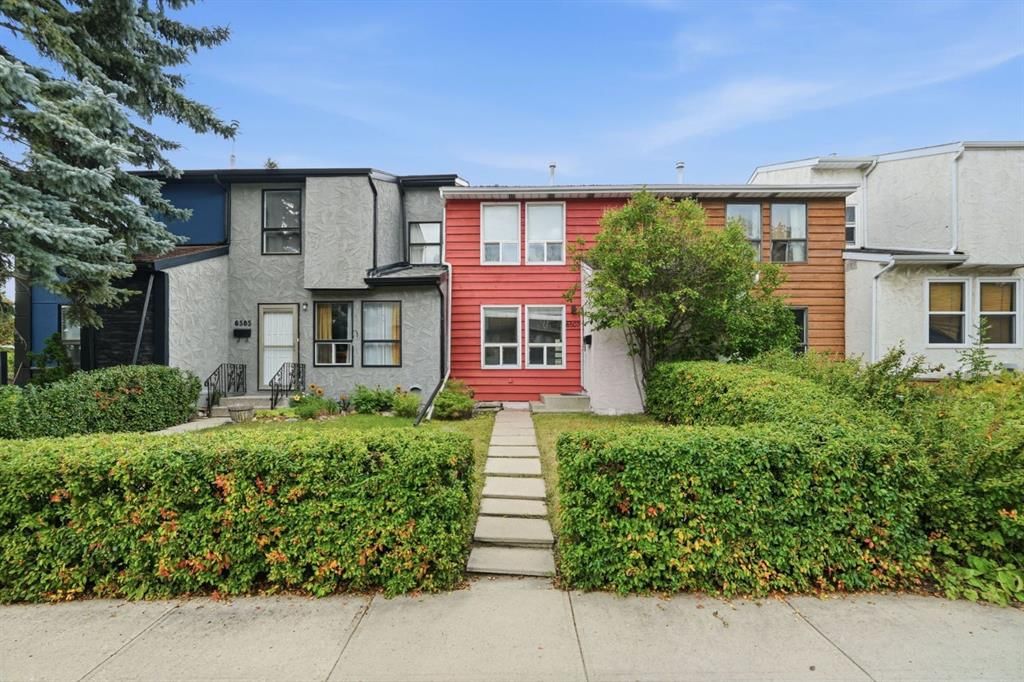 6507 Huntsbay Road NW, Calgary — main listing photo