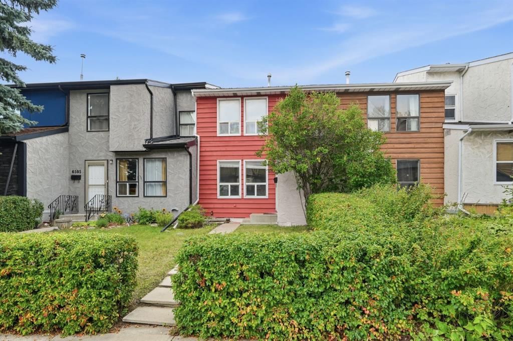 6507 Huntsbay Road NW, Calgary — photo 3 of 35