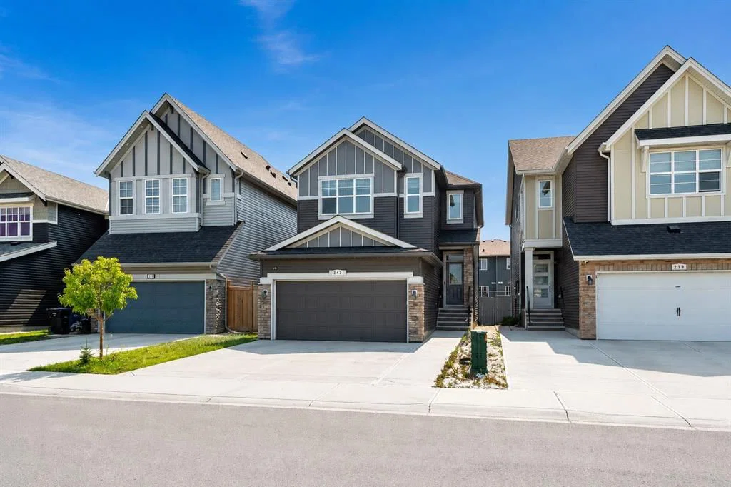 243 Savanna Lane NE, Calgary — photo 2 of 50