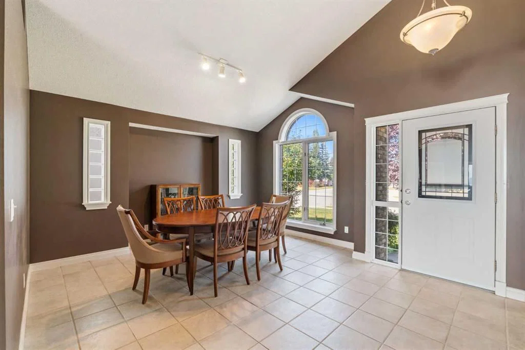 215 Rocky Ridge Drive NW, Calgary — photo 2 of 39