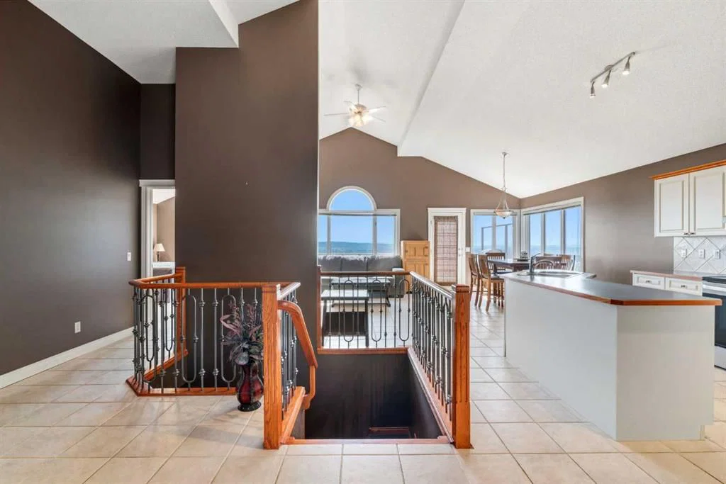 215 Rocky Ridge Drive NW, Calgary — photo 3 of 39