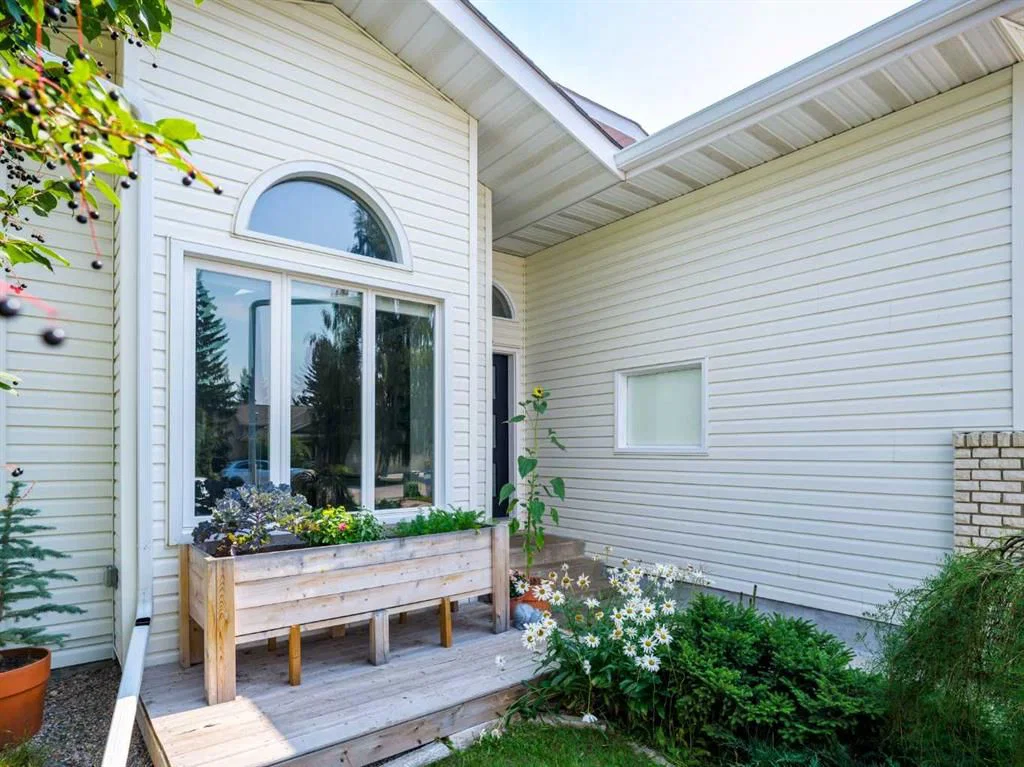 115 Wood Valley Court SW, Calgary — photo 3 of 50