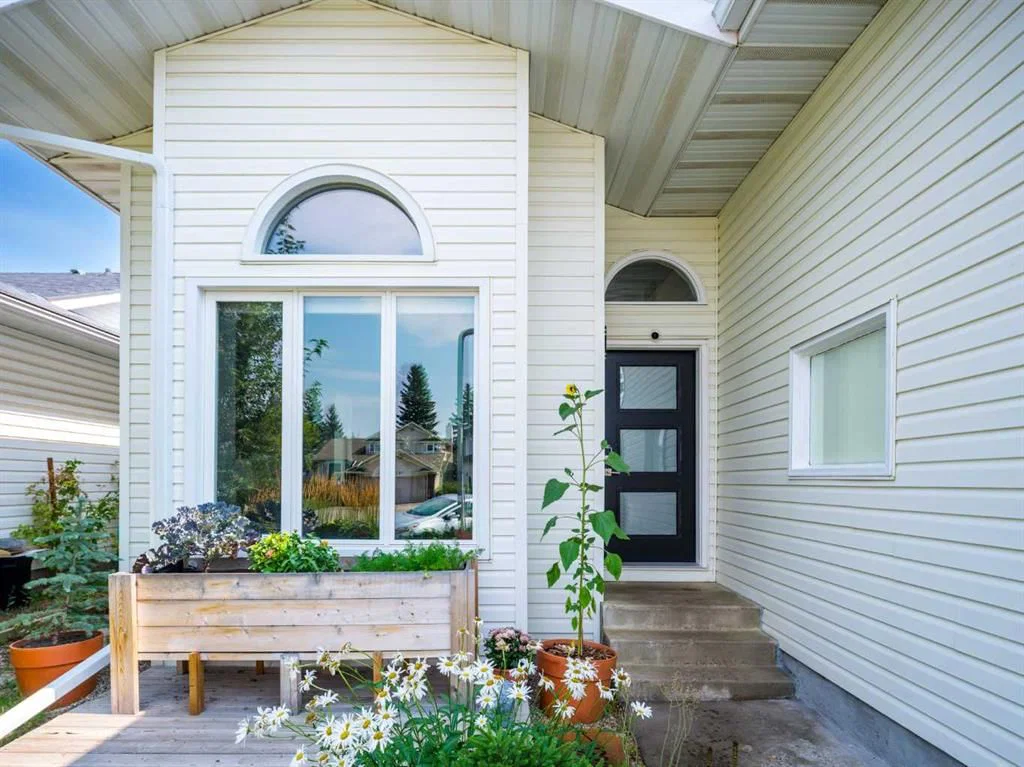 115 Wood Valley Court SW, Calgary — photo 4 of 50