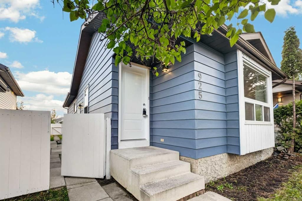925 Erin Woods Drive SE, Calgary — main listing photo
