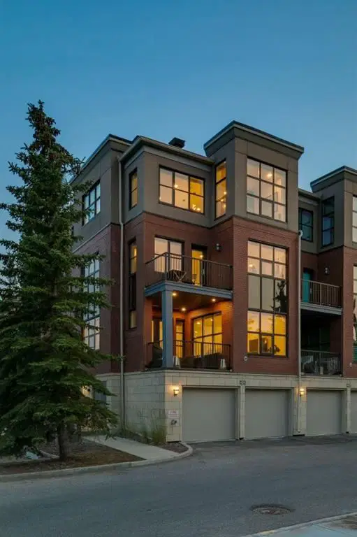 424 Aspen Meadows Hill SW, Calgary — main listing photo