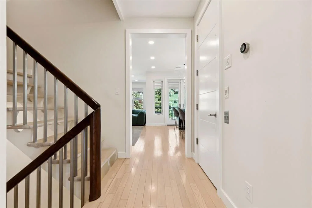 424 Aspen Meadows Hill SW, Calgary — photo 3 of 39