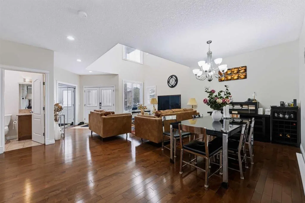 8245 Saddlebrook Drive NE, Calgary — photo 4 of 48