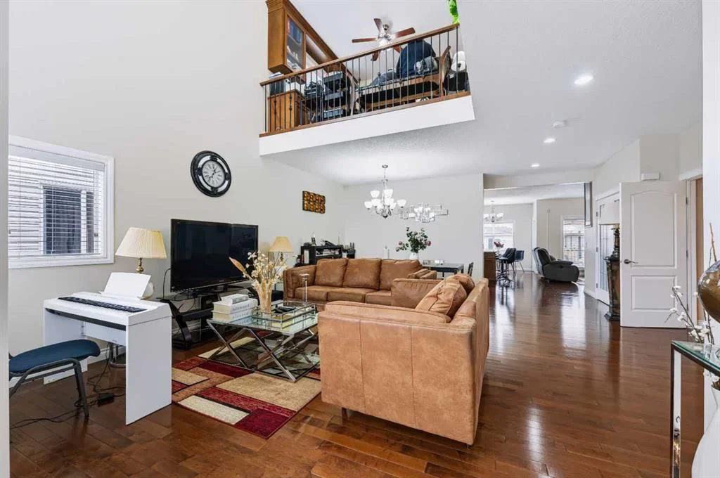 8245 Saddlebrook Drive NE, Calgary — photo 5 of 48