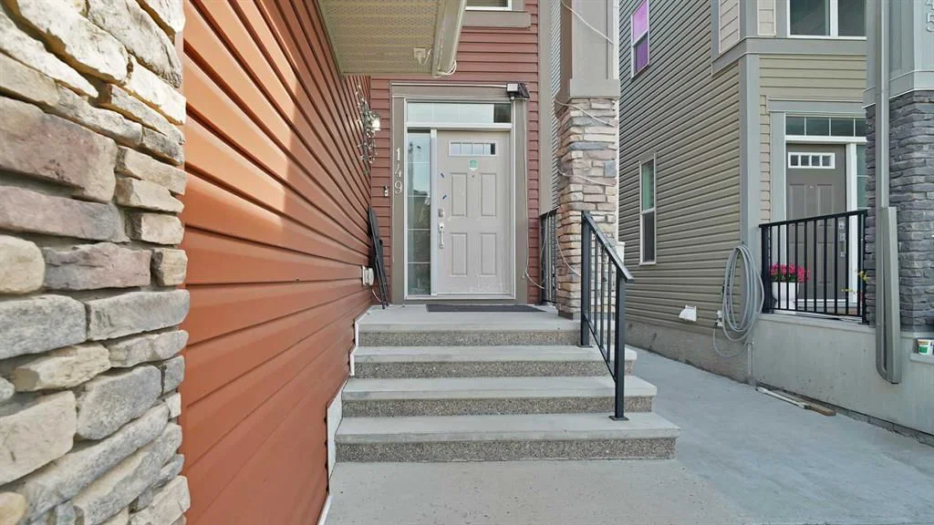 149 saddlestone Drive NE, Calgary — photo 3 of 44