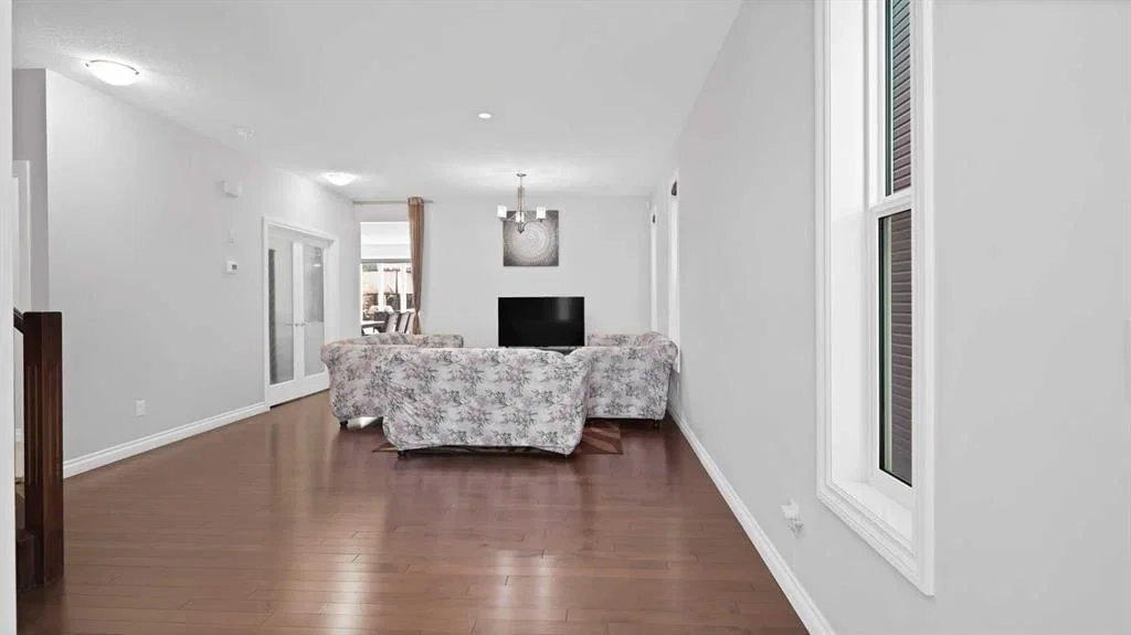 149 saddlestone Drive NE, Calgary — photo 4 of 44