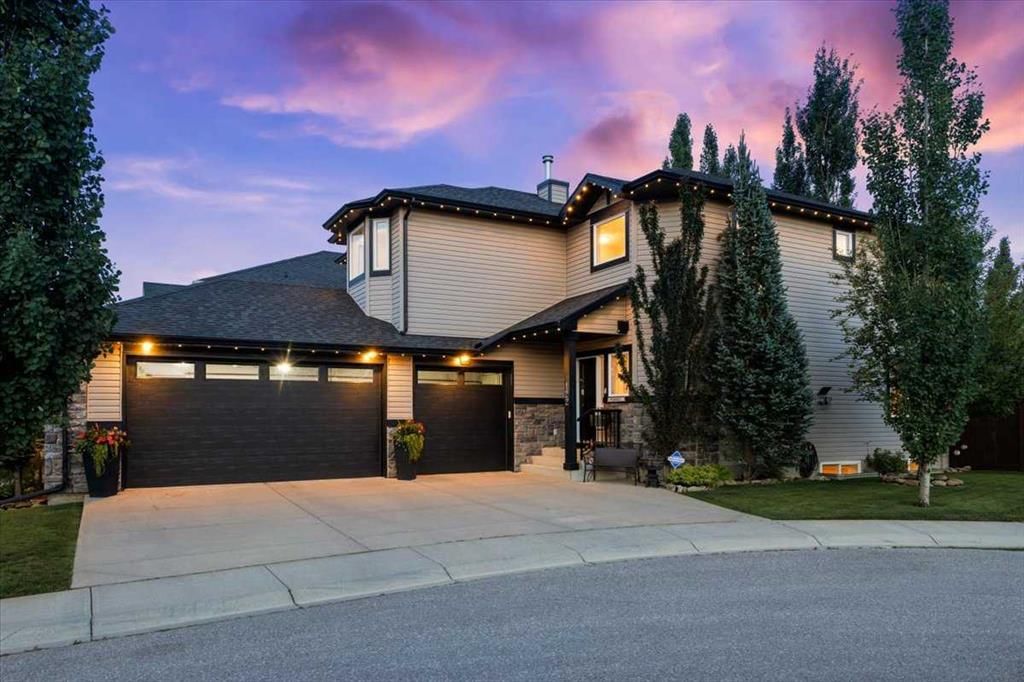 122 Royal Birkdale Crescent NW, Calgary — main listing photo