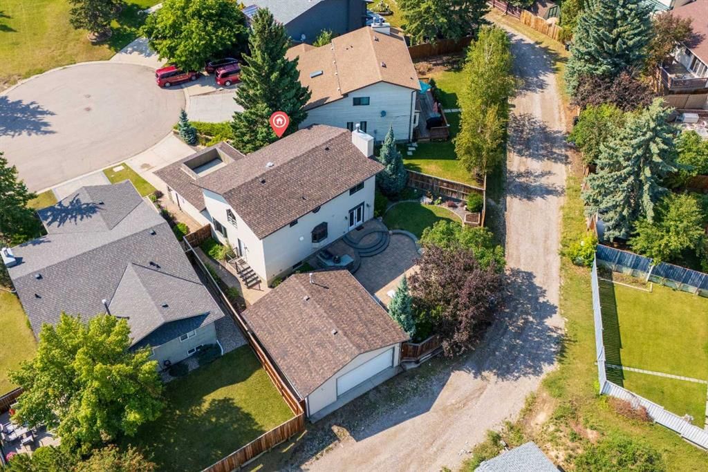 8 Millside Court SW, Calgary — photo 2 of 50