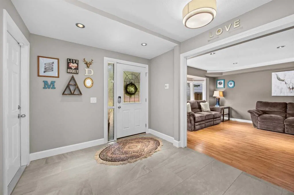 8 Millside Court SW, Calgary — photo 5 of 50