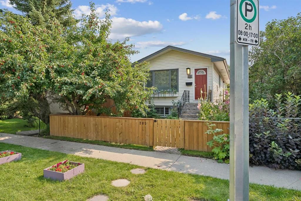 205 15 Avenue NE, Calgary — main listing photo