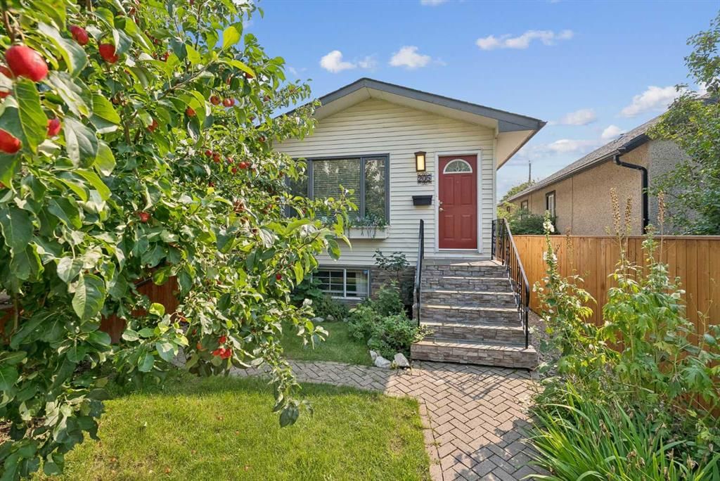 205 15 Avenue NE, Calgary — photo 3 of 33