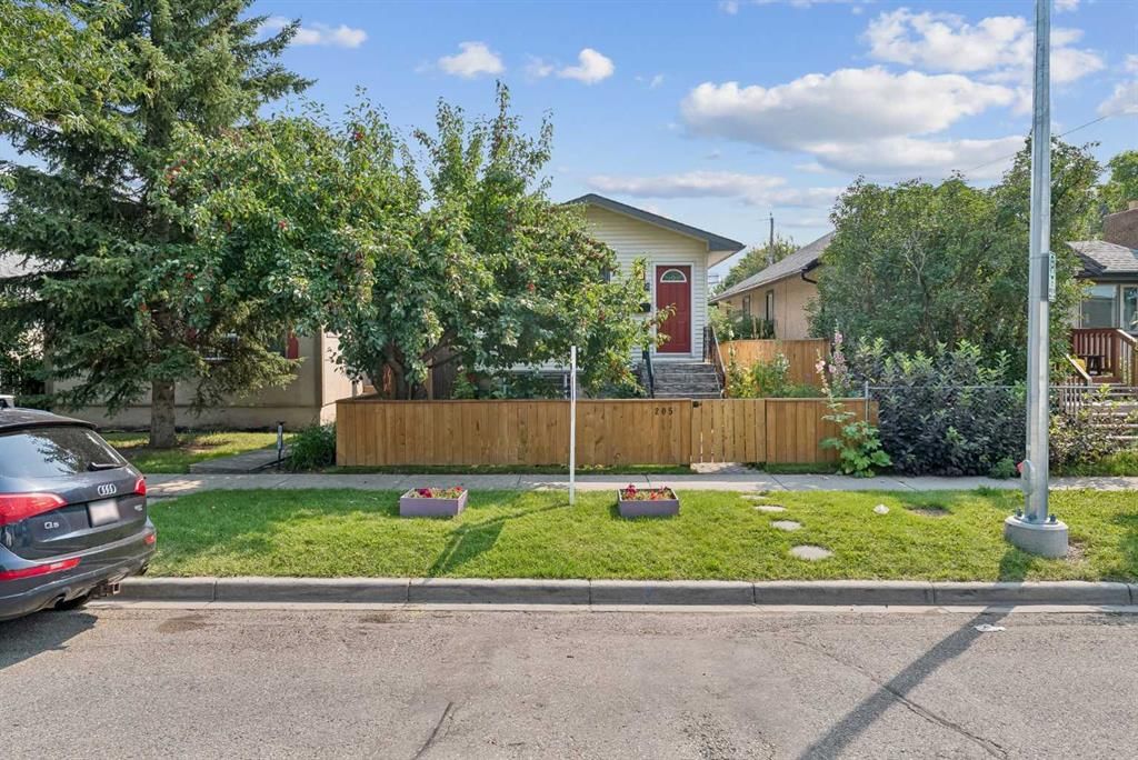 205 15 Avenue NE, Calgary — photo 4 of 33