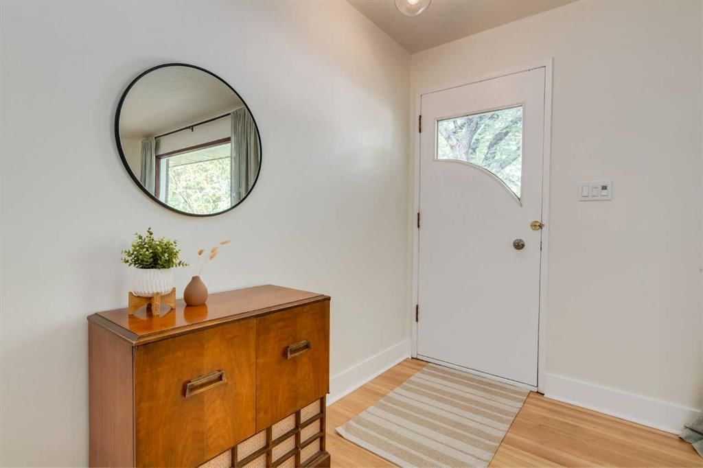 131 Thorncrest Road NW, Calgary — photo 2 of 47