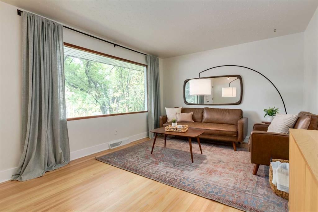 131 Thorncrest Road NW, Calgary — photo 4 of 47