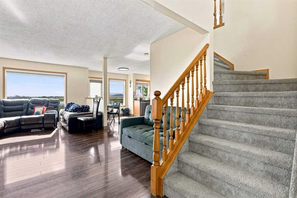55 Anaheim Crescent NE, Calgary — photo 5 of 50