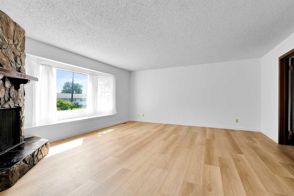 7819 7 Street SW, Calgary — photo 4 of 44
