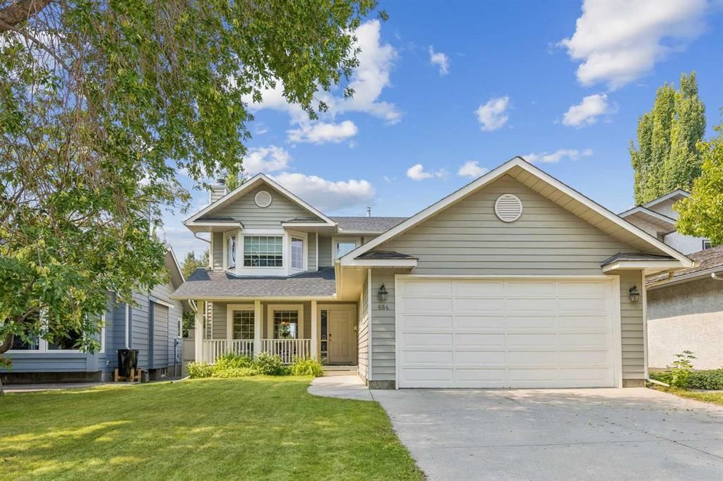 684 Sunmills Drive SE, Calgary — main listing photo