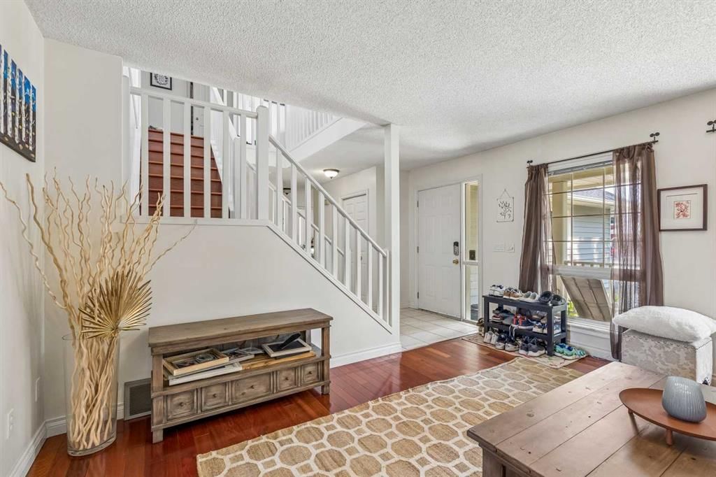 684 Sunmills Drive SE, Calgary — photo 5 of 50