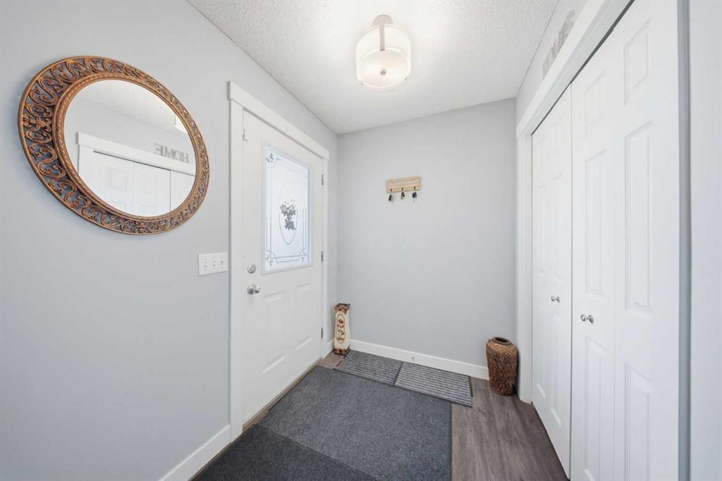 19 MARTHA'S MEADOW Close NE, Calgary — photo 4 of 48