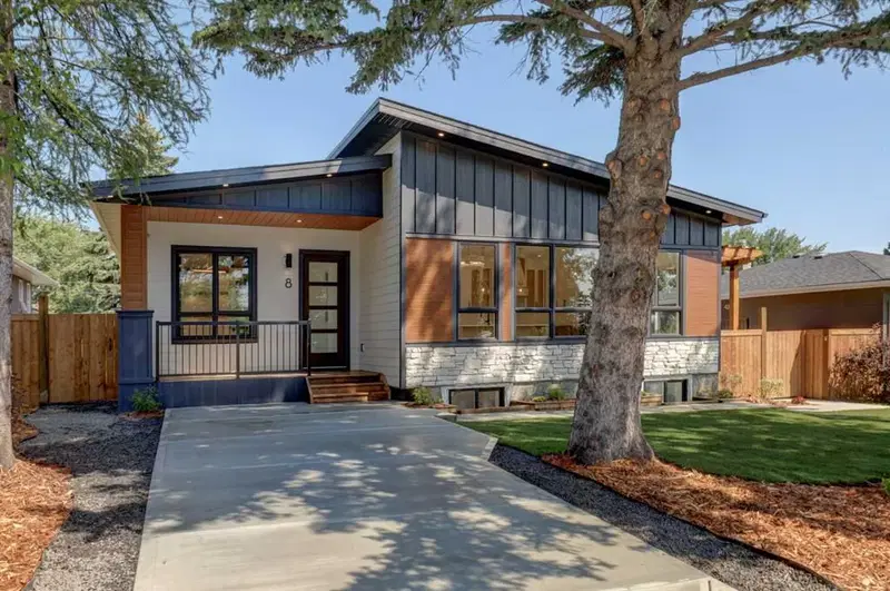8 Carnarvon Way NW, Calgary — recently sold home