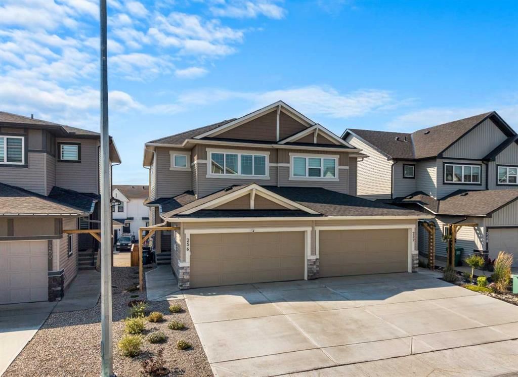 256 Heritage Heights, Cochrane — photo 2 of 47