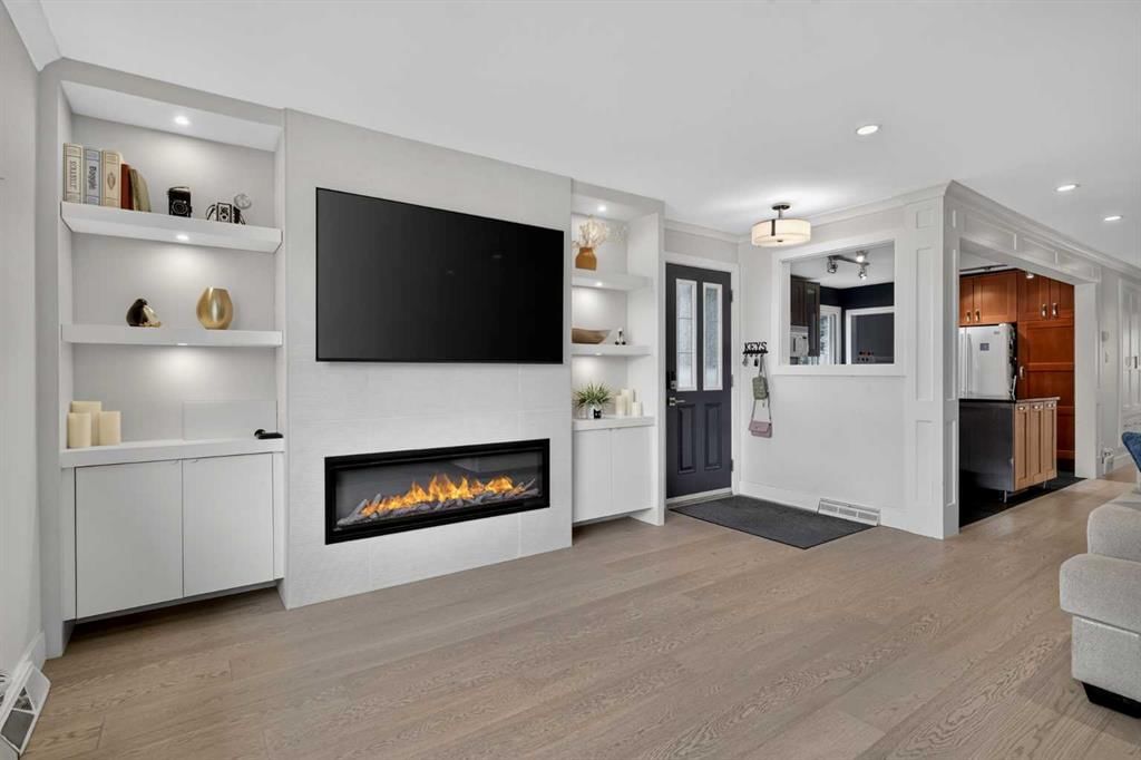 21 Rossmere Road SW, Calgary — photo 3 of 28
