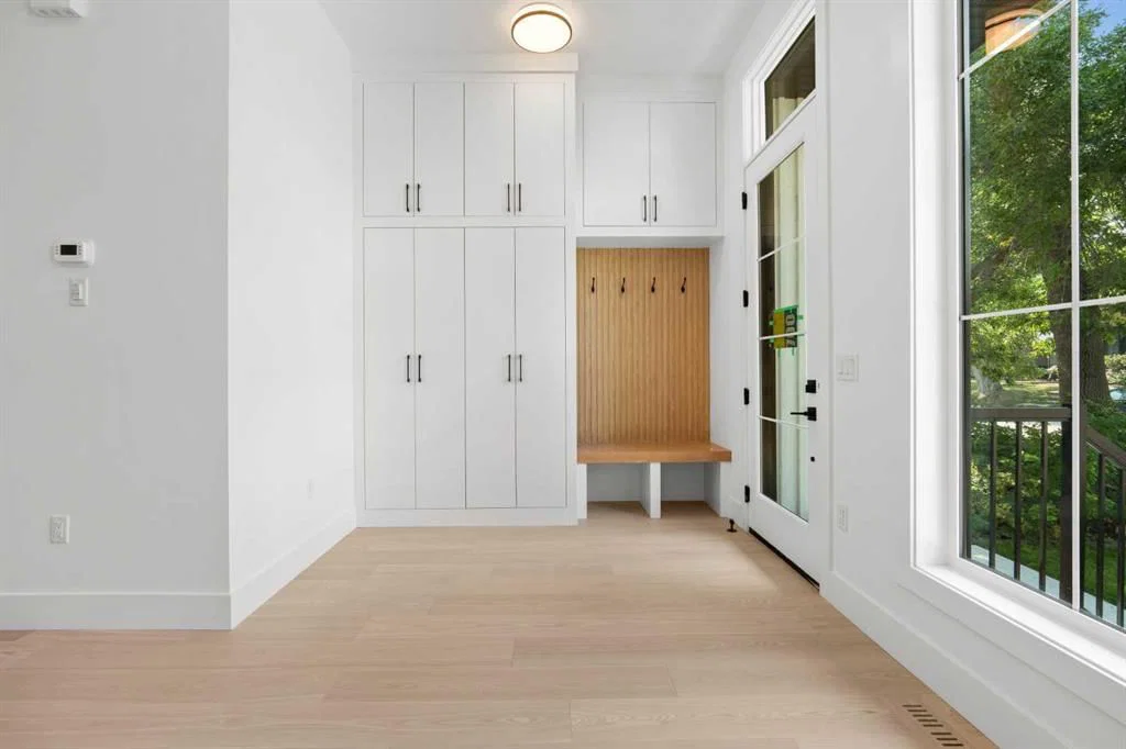 514 37 Street SW, Calgary — photo 2 of 43