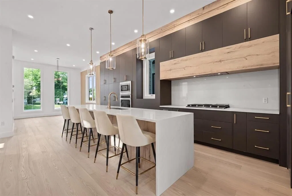 514 37 Street SW, Calgary — photo 4 of 43