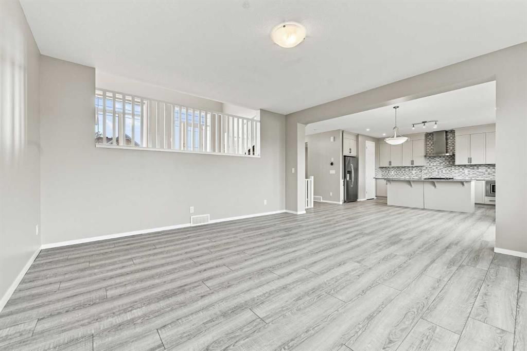 142 Yorkstone Way SW, Calgary — photo 4 of 39