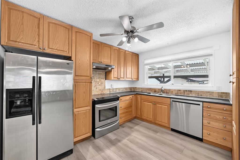 947 Maitland Way NE, Calgary — photo 3 of 38