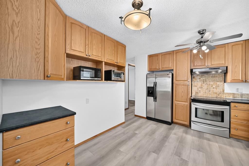 947 Maitland Way NE, Calgary — photo 4 of 38