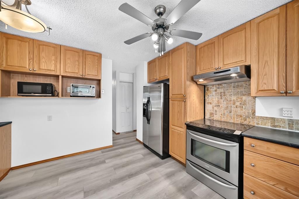 947 Maitland Way NE, Calgary — photo 5 of 38