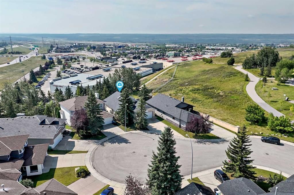 2917 Signal Hill Heights SW, Calgary — photo 3 of 32