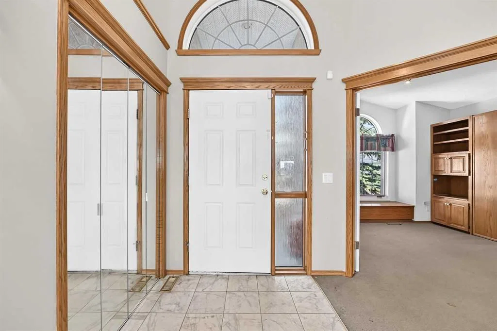 2917 Signal Hill Heights SW, Calgary — photo 4 of 32