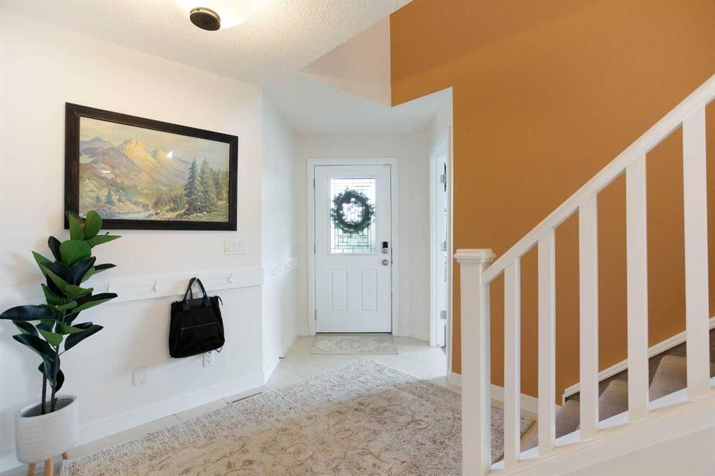 2 Kingston View SE, Airdrie — photo 2 of 50