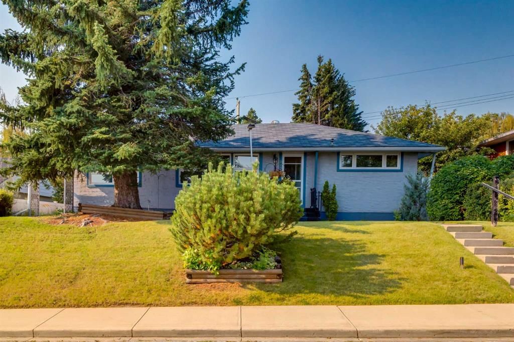 723 Trafford Drive NW, Calgary — photo 3 of 38