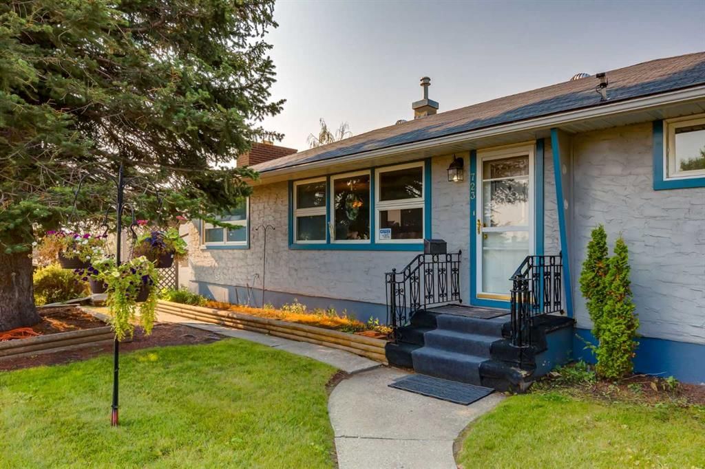 723 Trafford Drive NW, Calgary — photo 4 of 38
