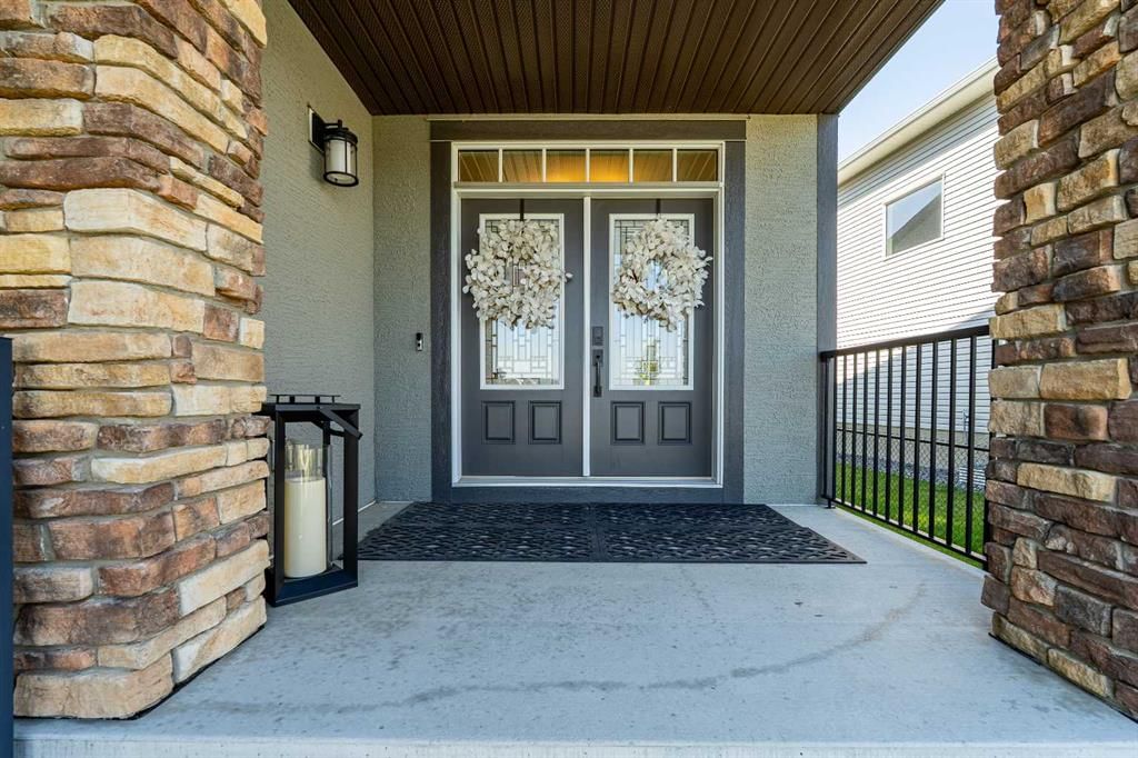 236 Hillcrest Drive SW, Airdrie — photo 2 of 50
