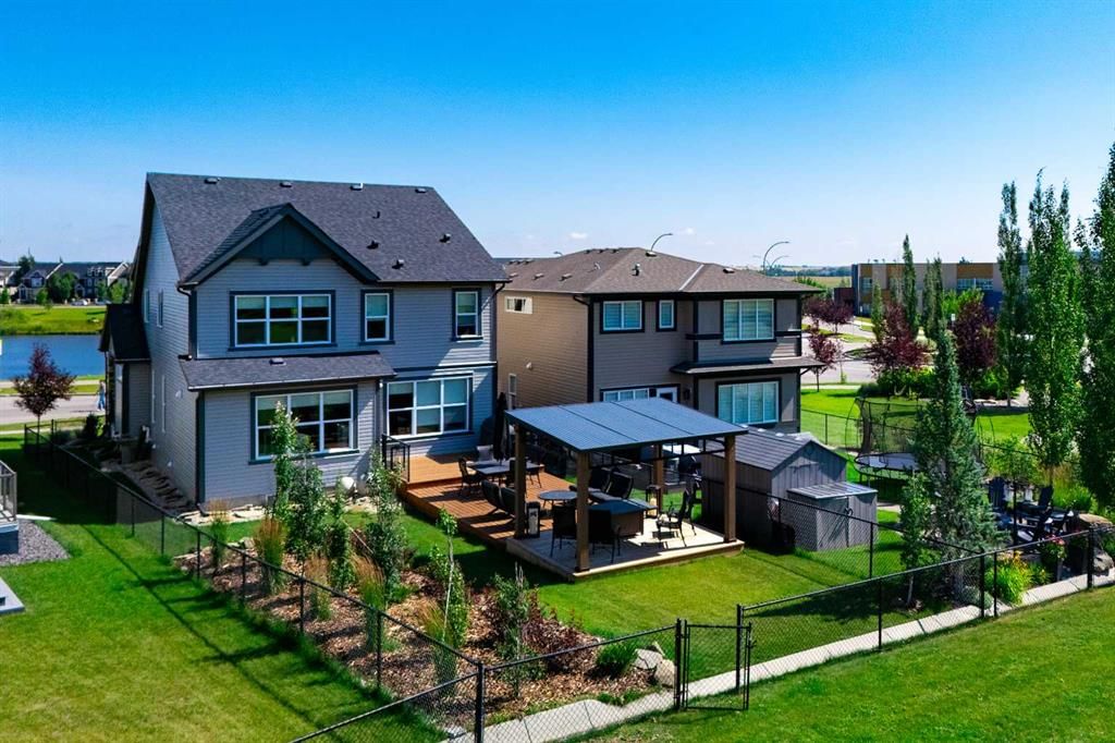 236 Hillcrest Drive SW, Airdrie — photo 3 of 50