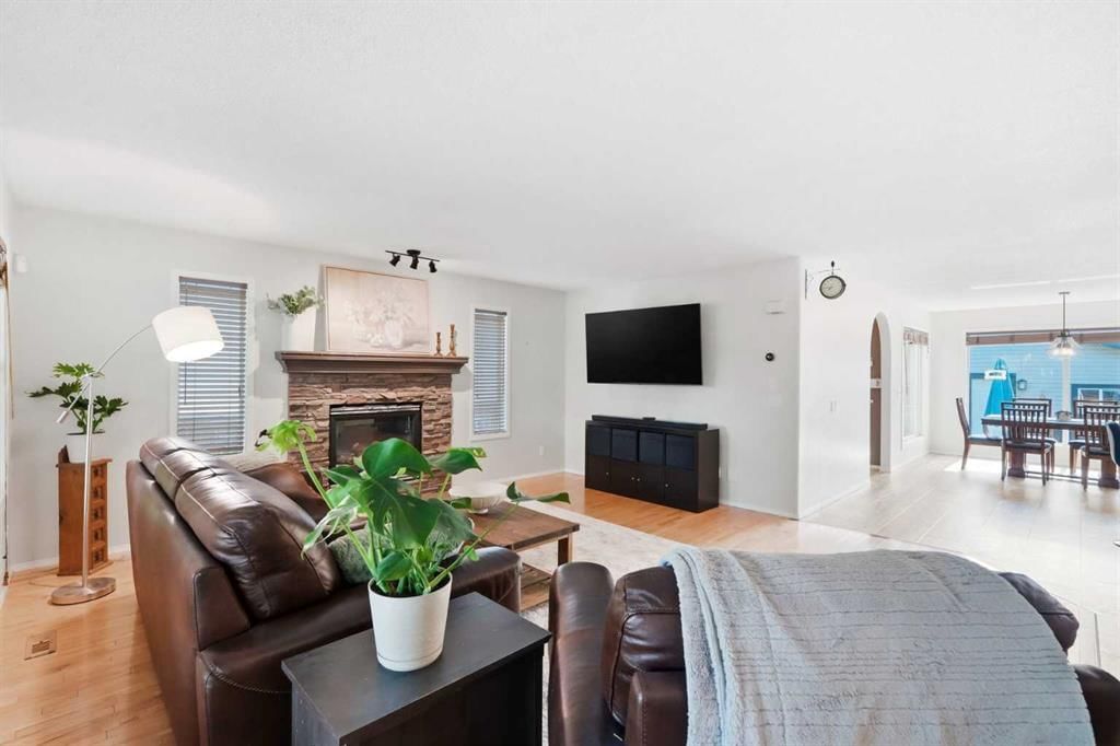 249 Inverness Park SE, Calgary — photo 3 of 46