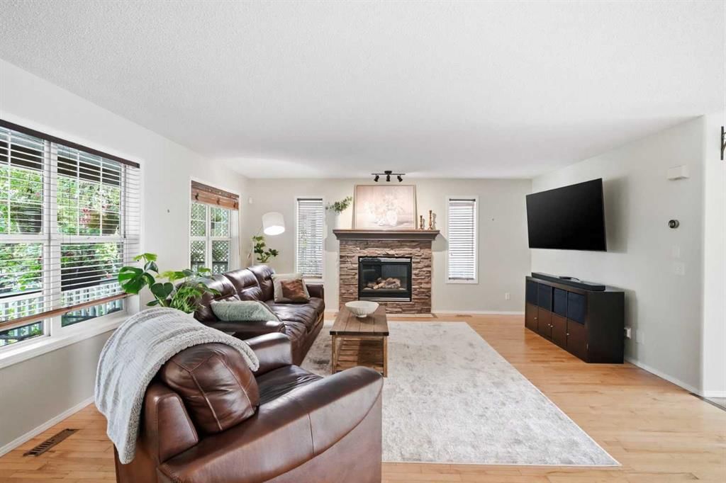 249 Inverness Park SE, Calgary — photo 4 of 46