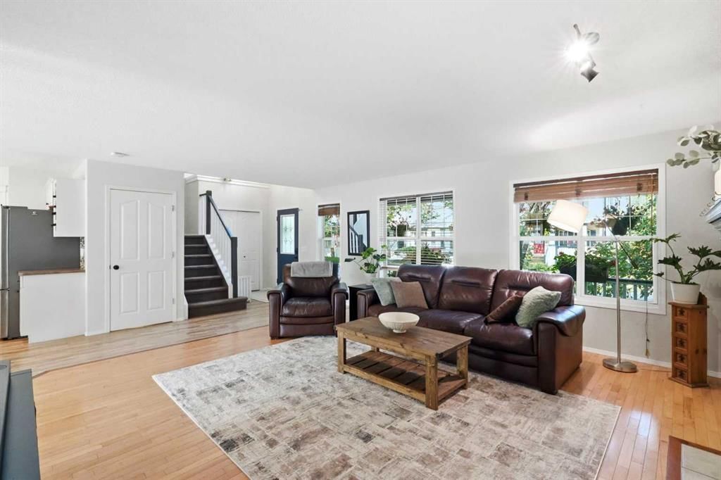 249 Inverness Park SE, Calgary — photo 5 of 46
