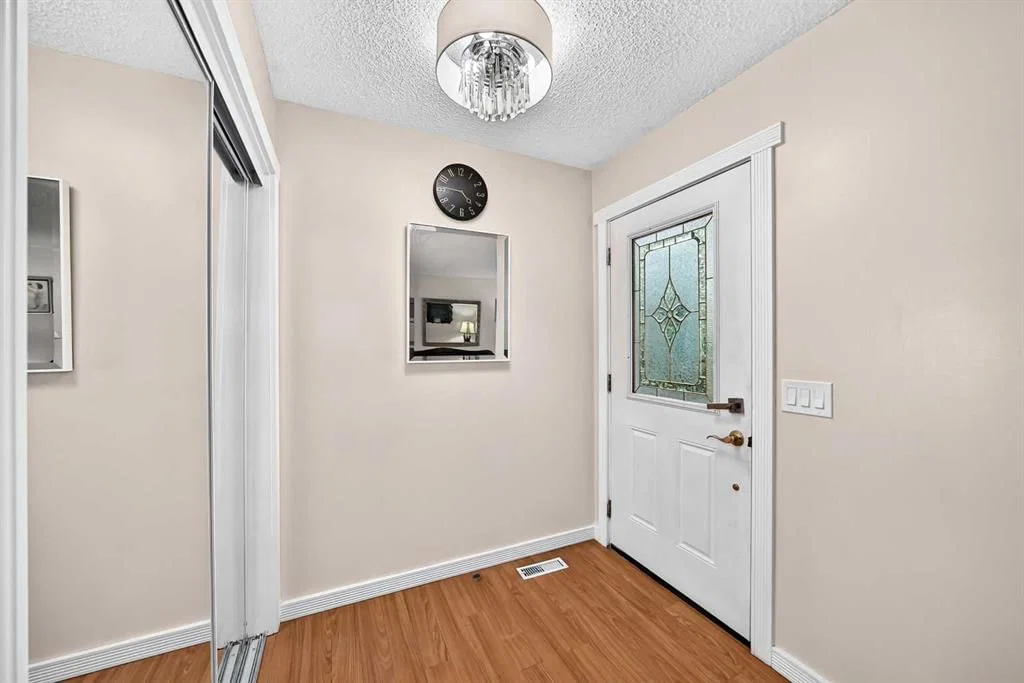 617 Whitewood Road NE, Calgary — photo 4 of 40