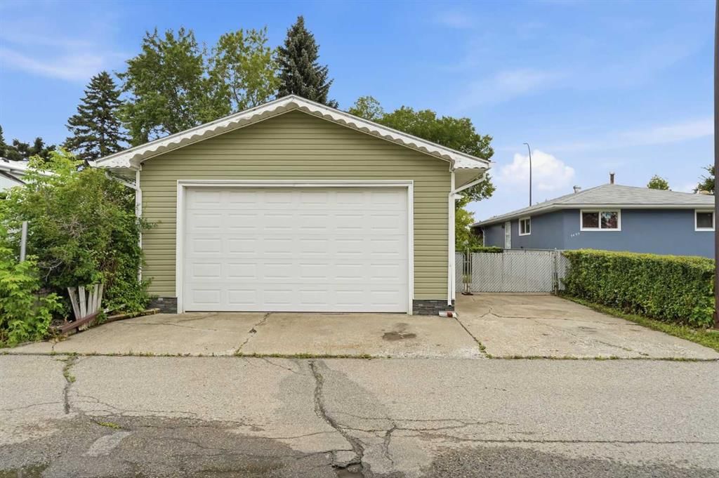3433 33A Avenue SE, Calgary — photo 4 of 40